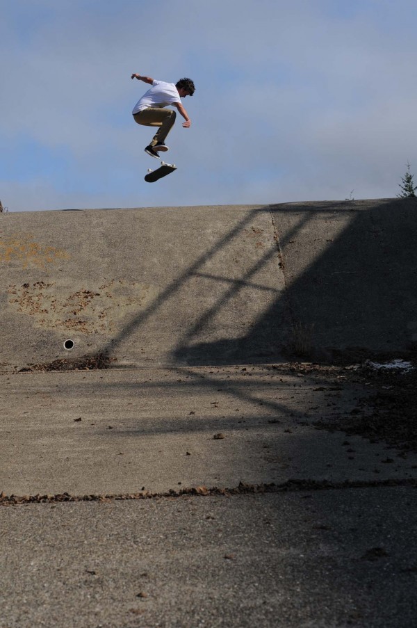 tons kickflip